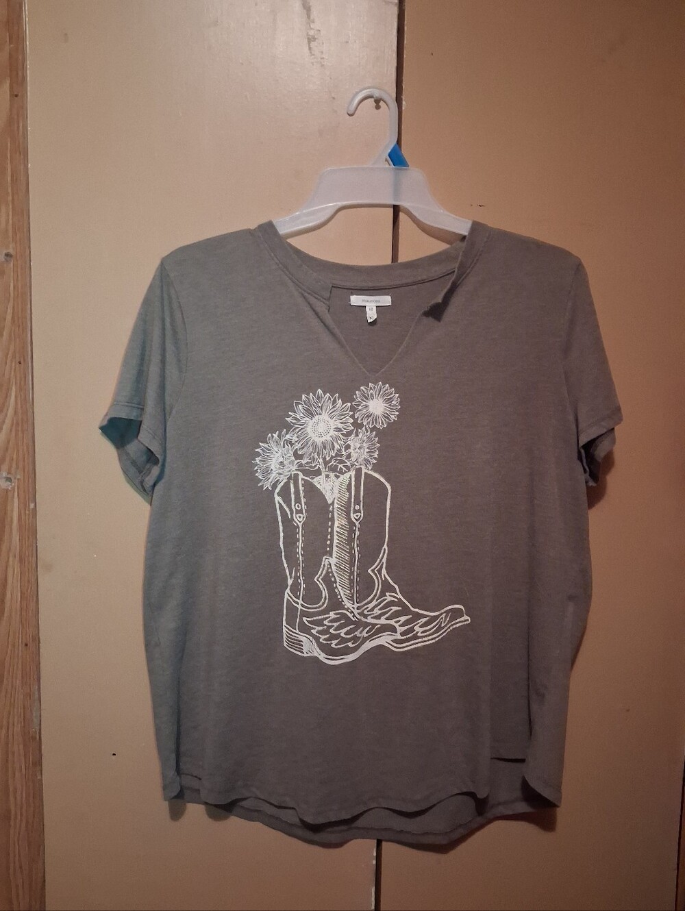 Maurices XL Sunflower Cowboy Boot Graphic Shirt